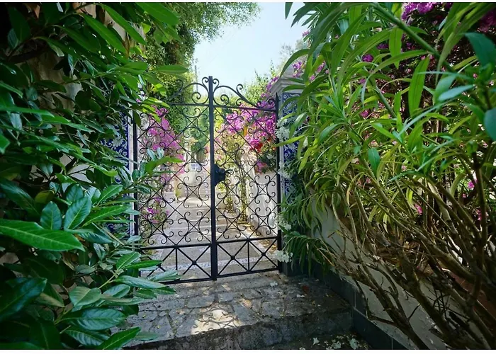 Konukevi Casa Sofia 3*